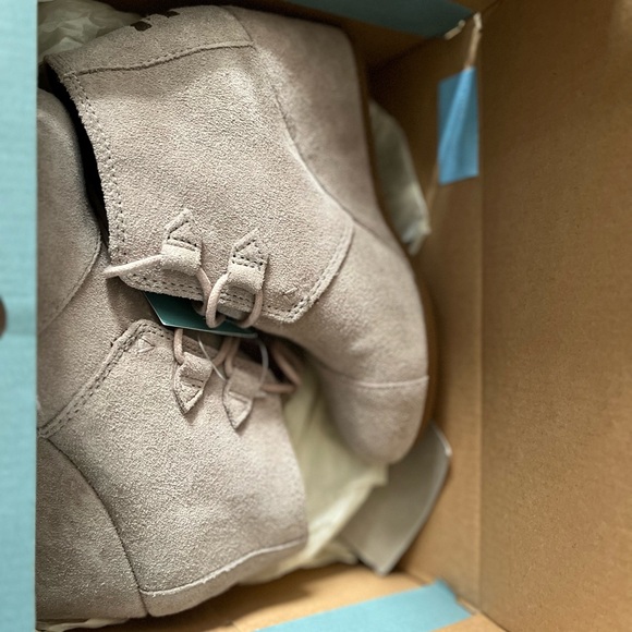 Toms Kala desert taupe ankle booties size 6 - Picture 4 of 7